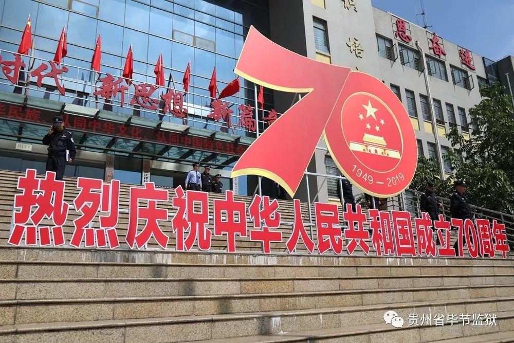 救援时尚的女孩